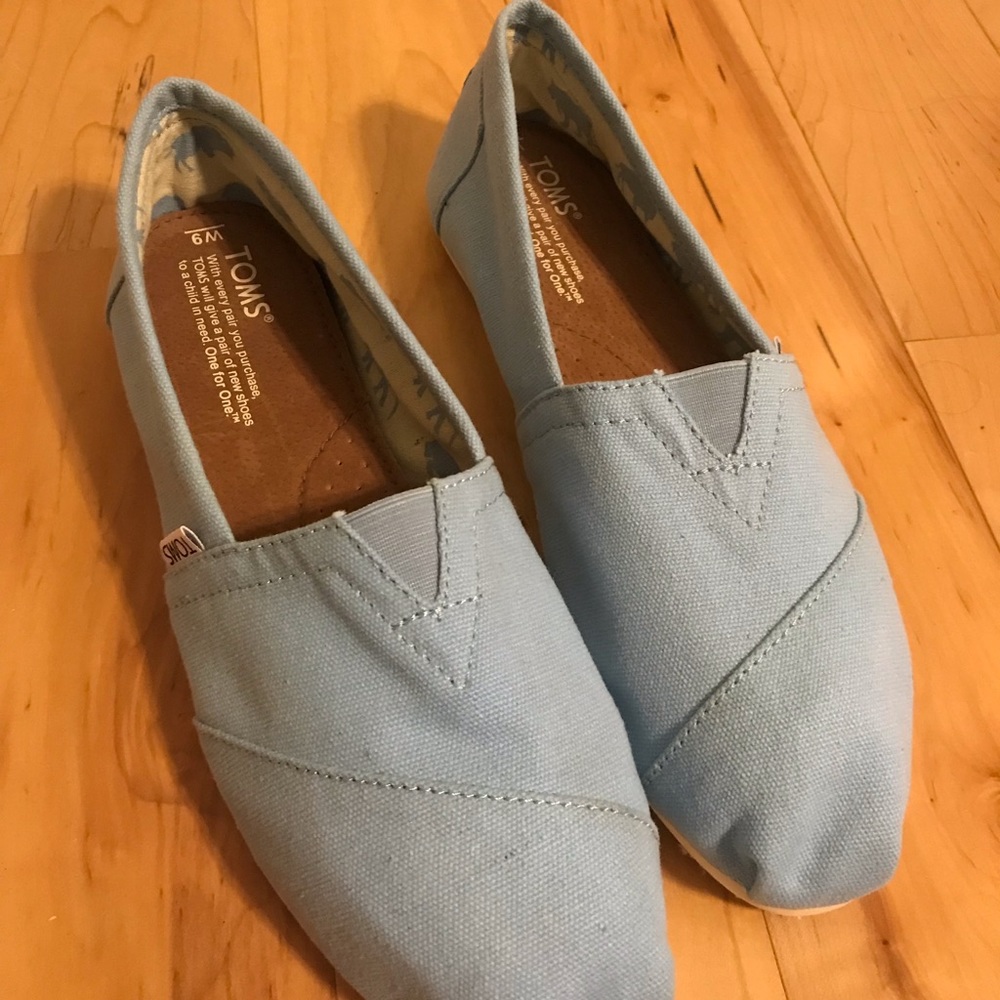 Toms classic design - women’s shoes